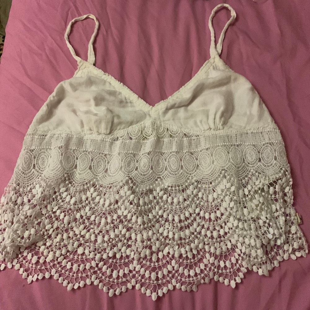super cute white vintage crop top perfect for the beach
